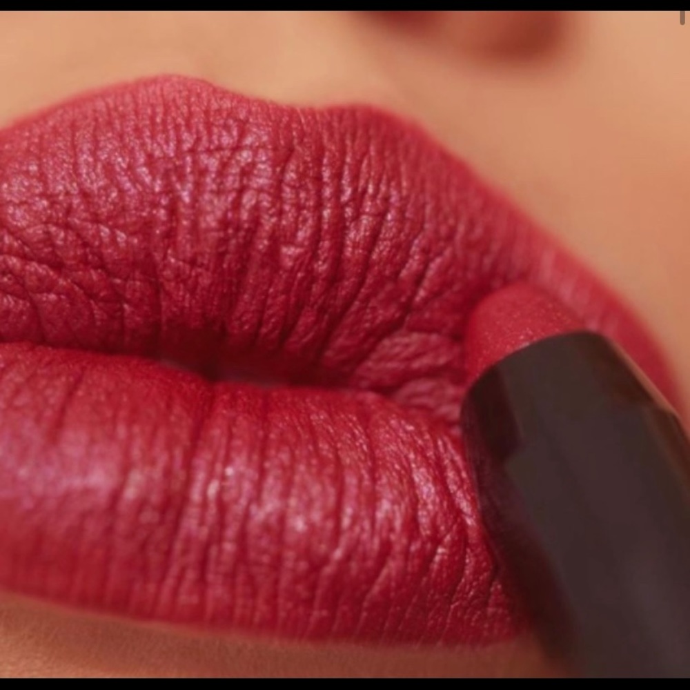 Marc Jacobs “Plum N Get It” (360)
BEAUTY LE MARC LIQUID LIP CRAYON